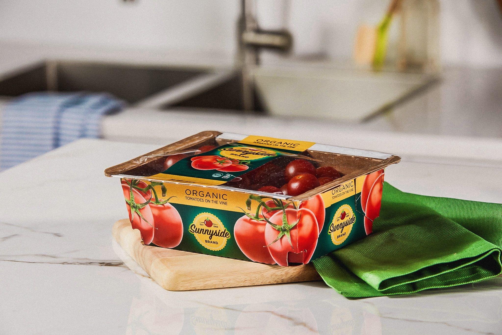 Emballage en barquette ProducePackMC pour tomates sur vigne